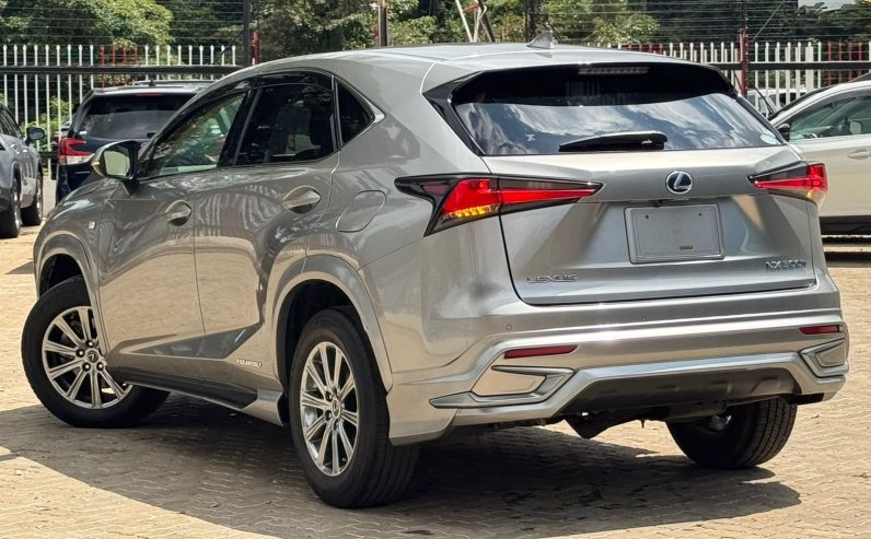 
								Lexus NX300H full									
