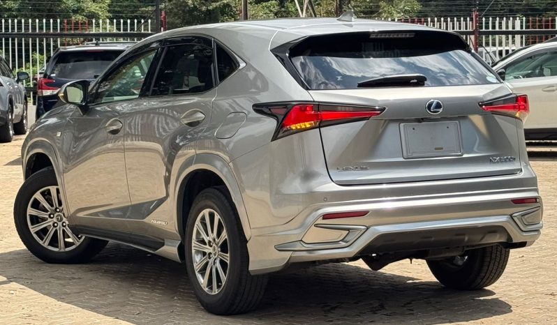 
								Lexus NX300H full									