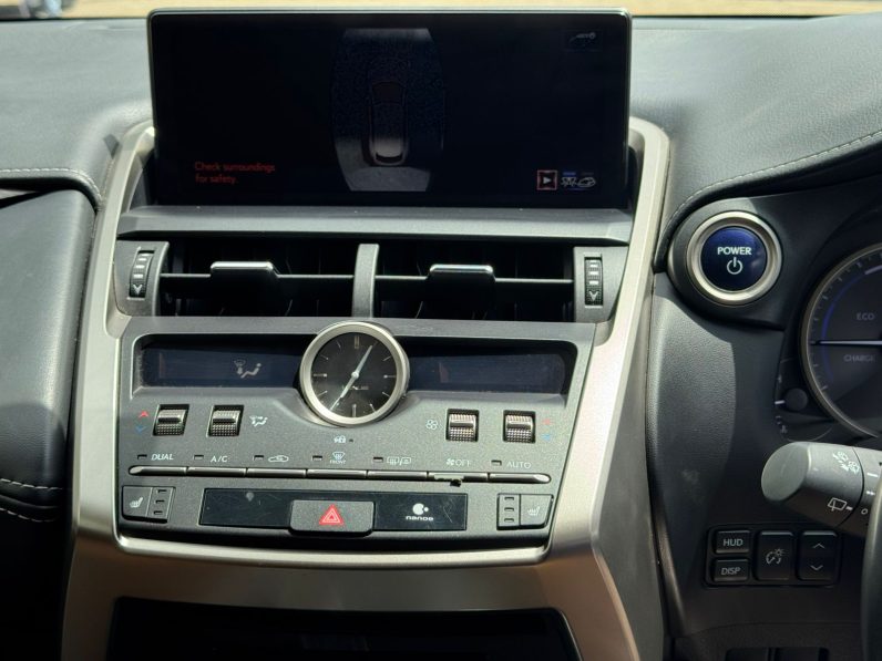 
								Lexus NX300H full									