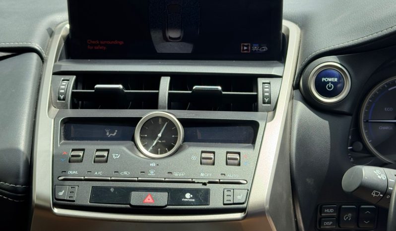 
								Lexus NX300H full									