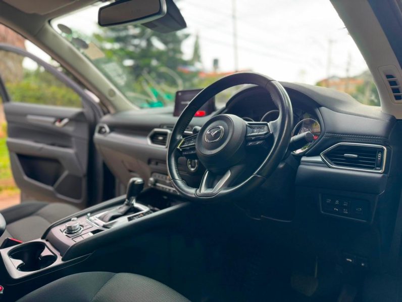 
								Mazda CX-5 full									