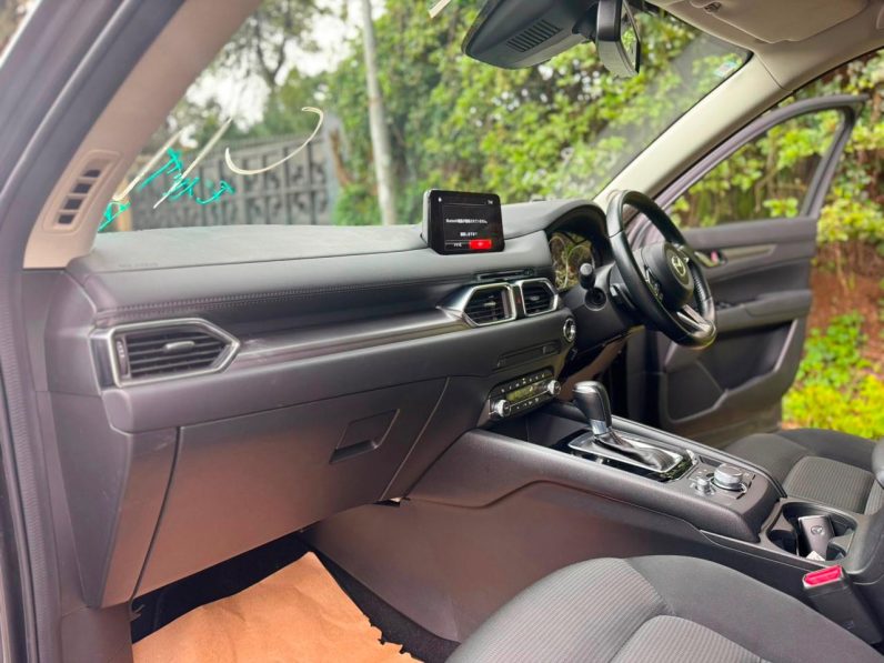 
								Mazda CX-5 full									