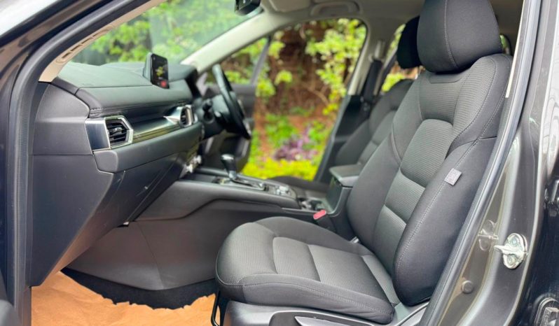 
								Mazda CX-5 full									