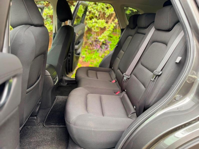 
								Mazda CX-5 full									