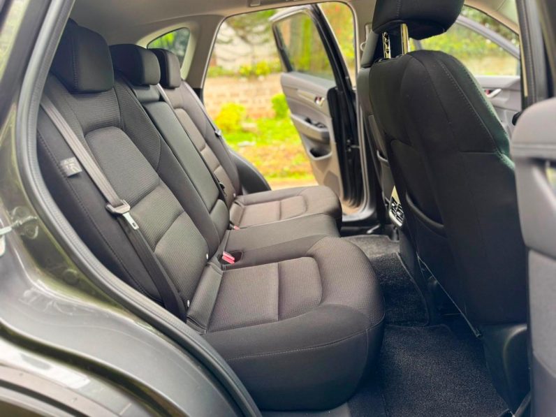 
								Mazda CX-5 full									