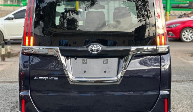 
								Toyota Esquire full									