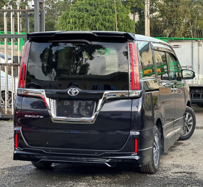 
								Toyota Esquire full									