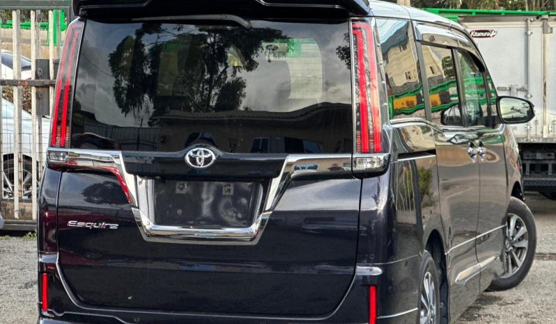 
								Toyota Esquire full									