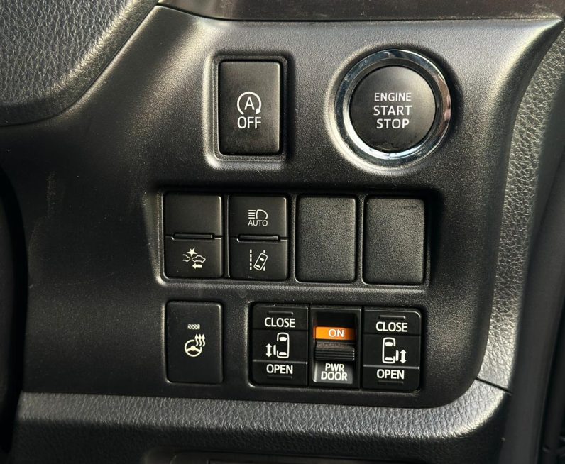 
								Toyota Esquire full									