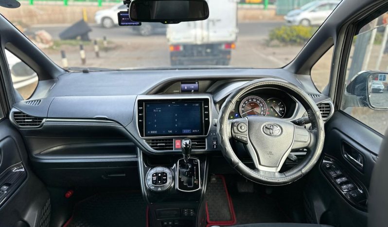 
								Toyota Esquire full									