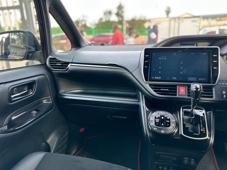 
								Toyota Esquire full									