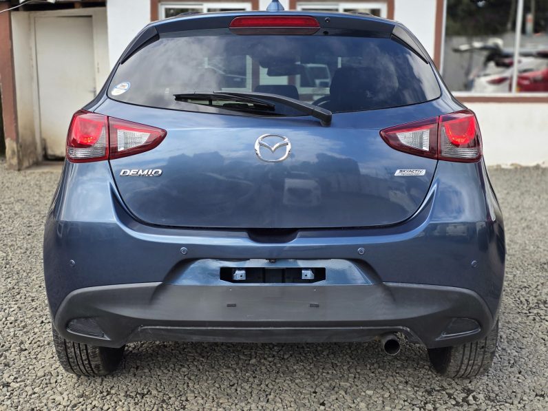 
								Mazda Demio full									