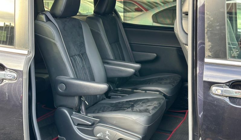 
								Toyota Esquire full									