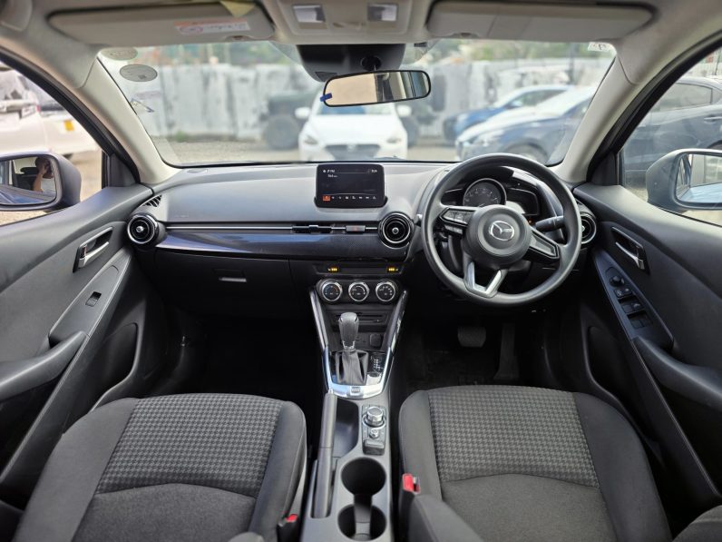 
								Mazda Demio full									