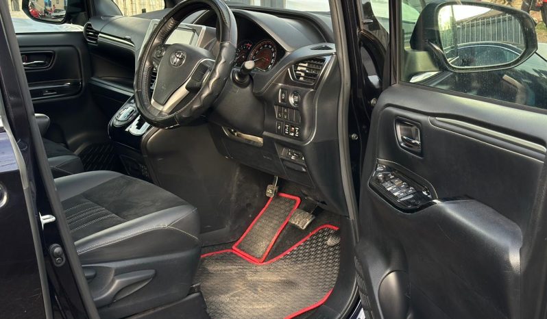 
								Toyota Esquire full									