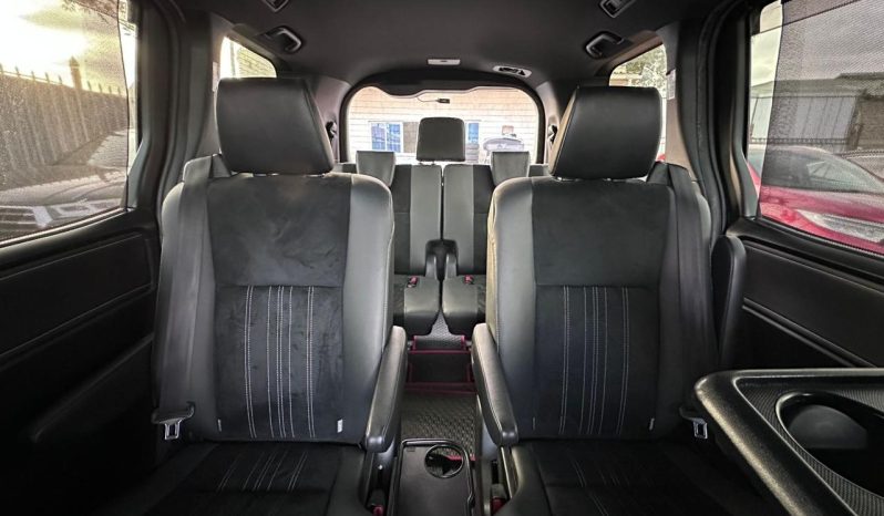 
								Toyota Esquire full									