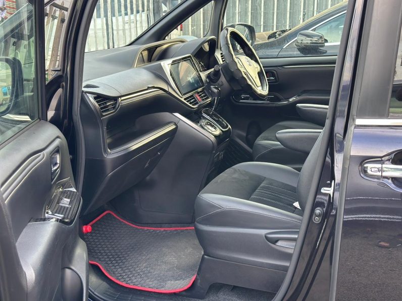 
								Toyota Esquire full									