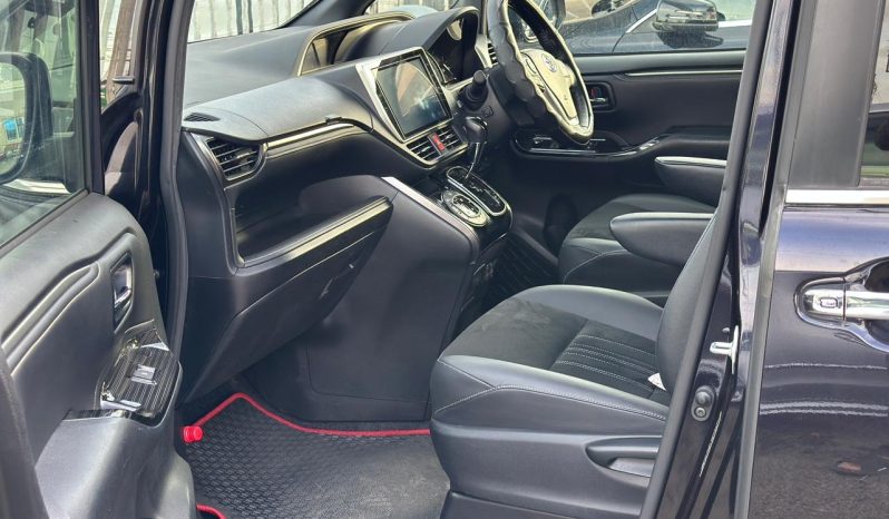 
								Toyota Esquire full									