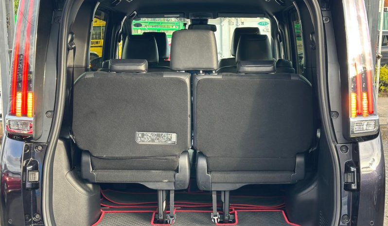 
								Toyota Esquire full									