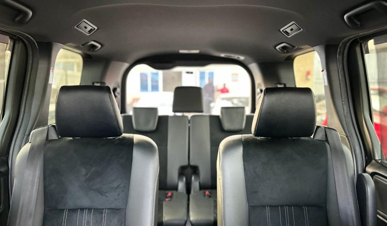 
								Toyota Esquire full									