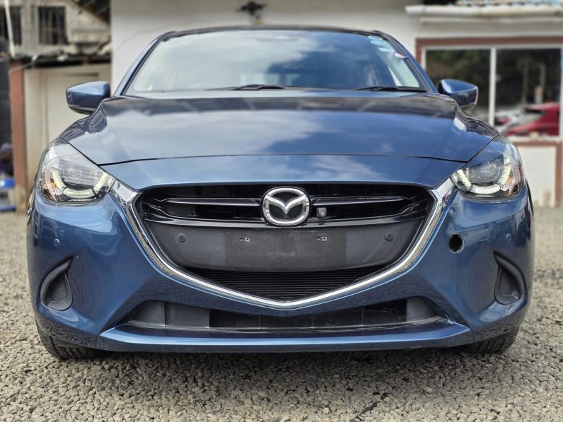 
								Mazda Demio full									