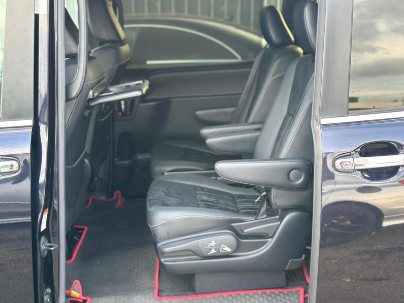 
								Toyota Esquire full									
