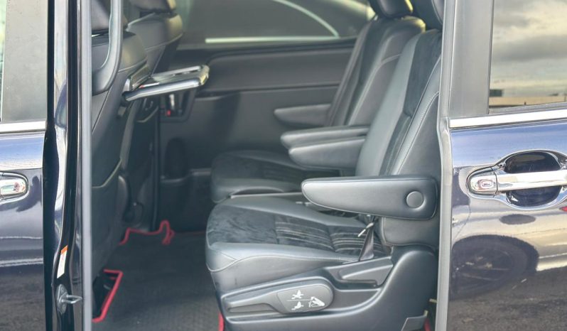 
								Toyota Esquire full									