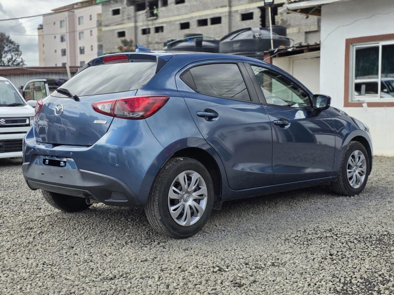 
								Mazda Demio full									