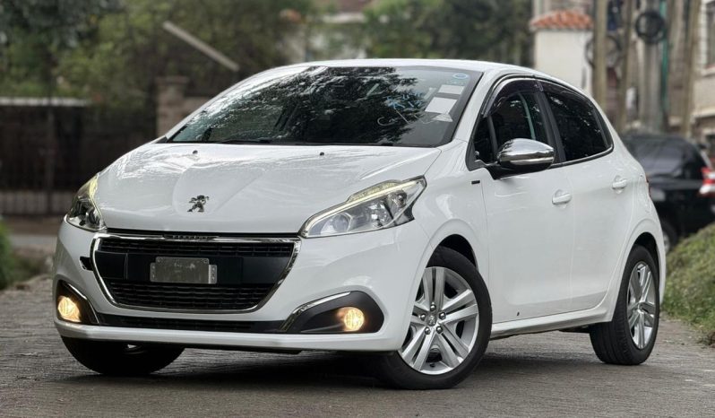 
								Peugeot 208 full									