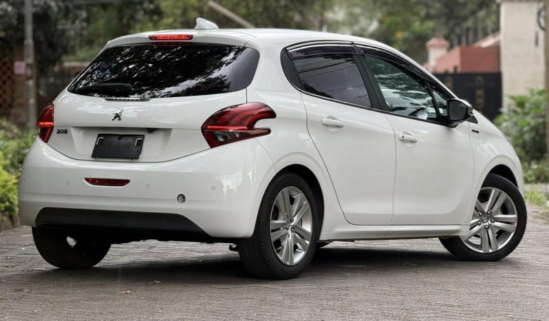 
								Peugeot 208 full									