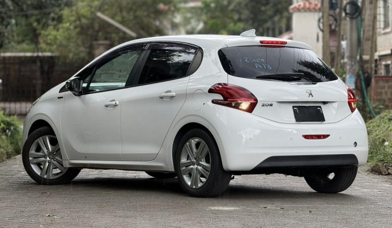 
								Peugeot 208 full									