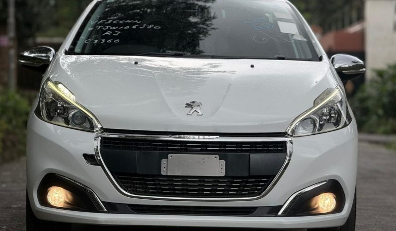 
								Peugeot 208 full									