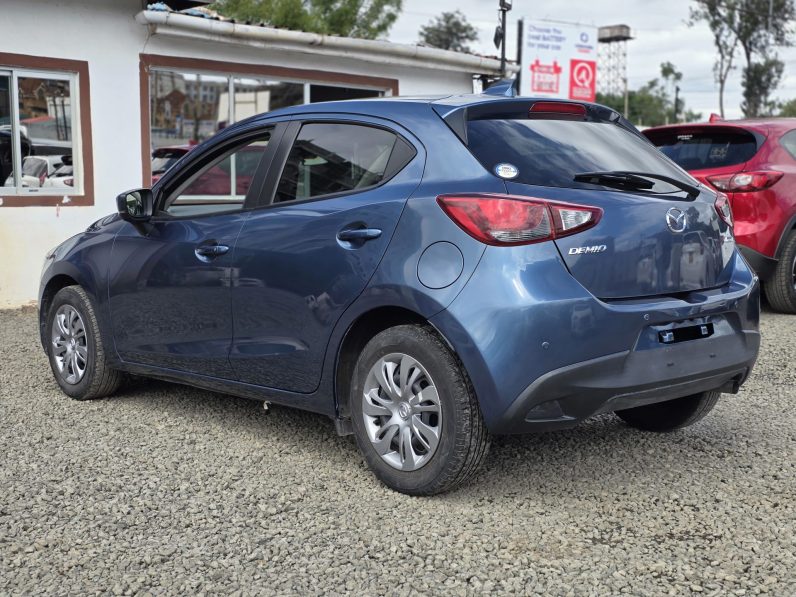 
								Mazda Demio full									