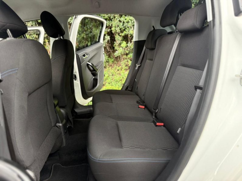 
								Peugeot 208 full									