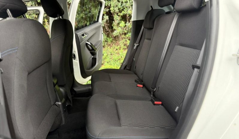 
								Peugeot 208 full									