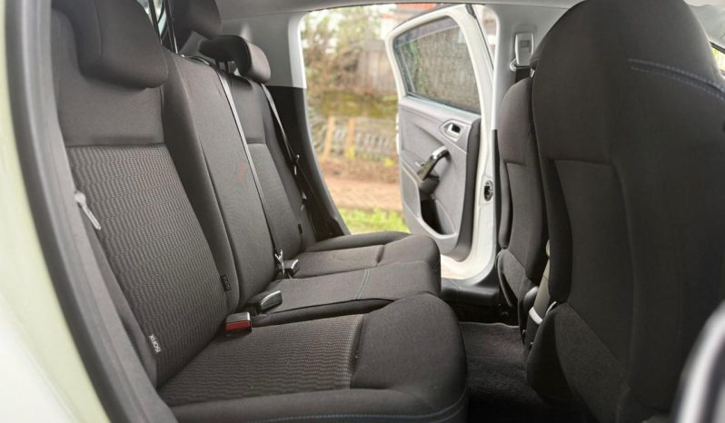 
								Peugeot 208 full									