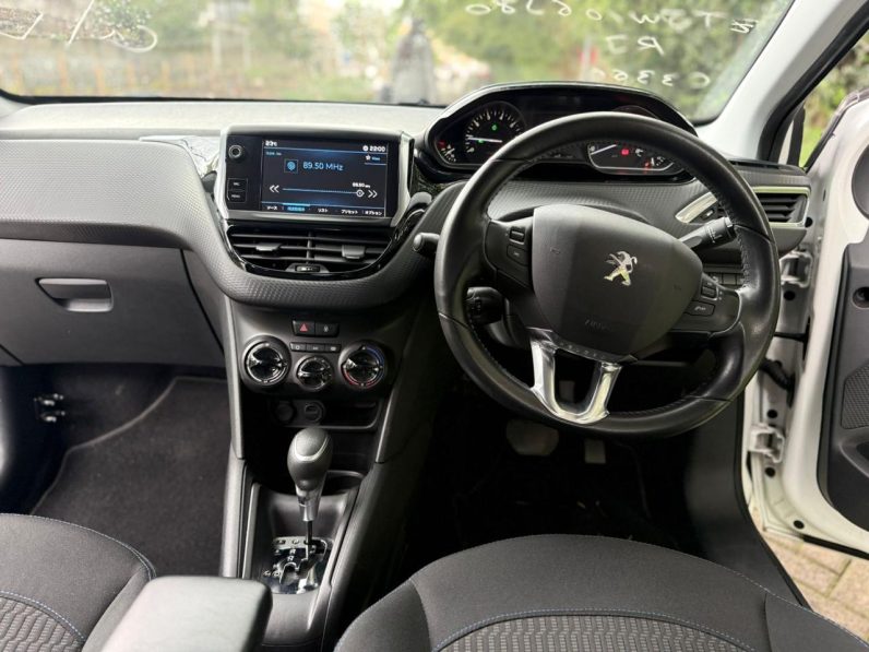 
								Peugeot 208 full									