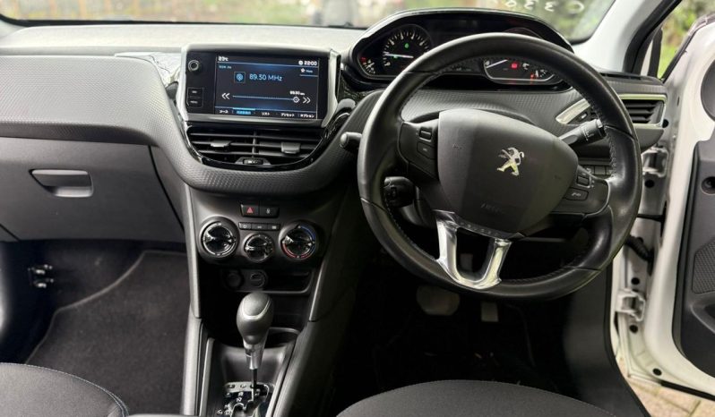 
								Peugeot 208 full									