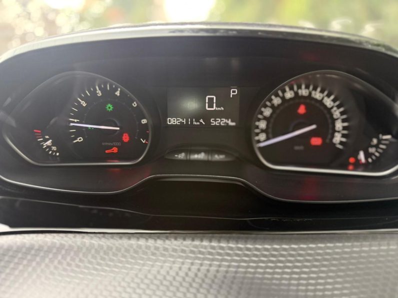 
								Peugeot 208 full									