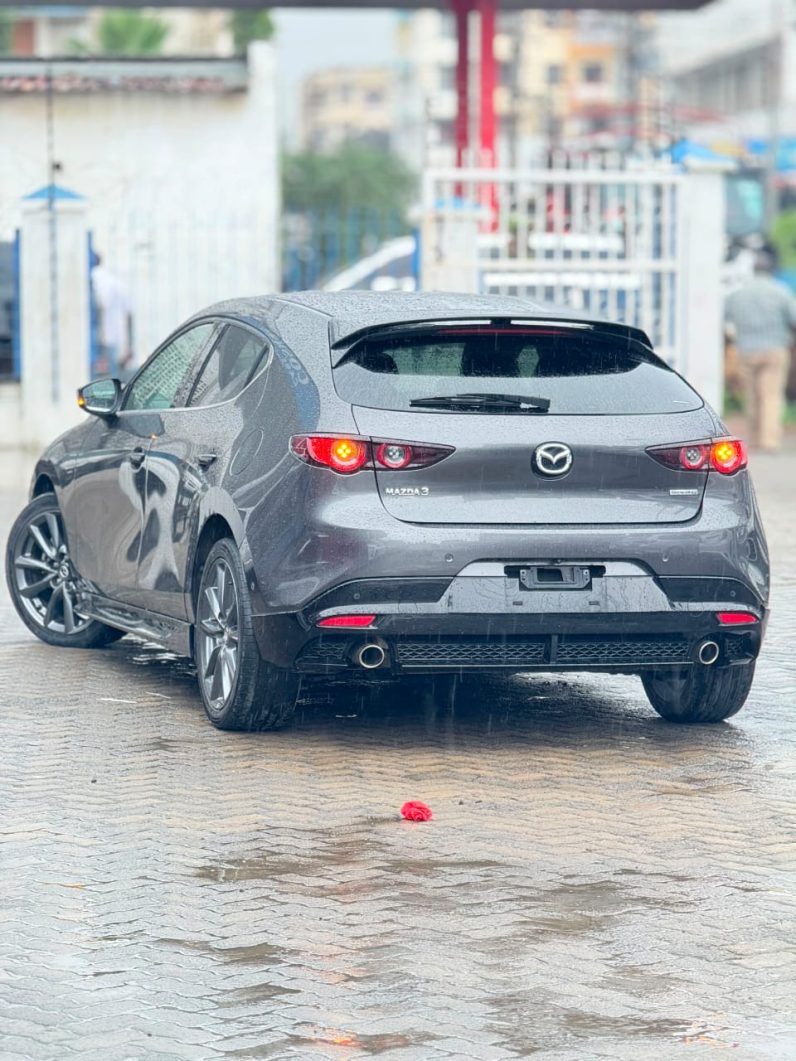 
								Mazda 3 full									