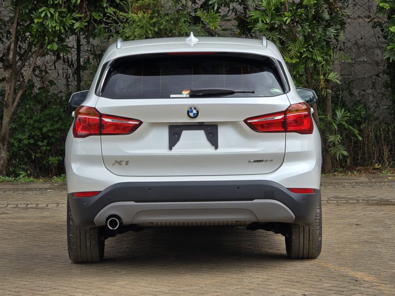 
								BMW X1 full									