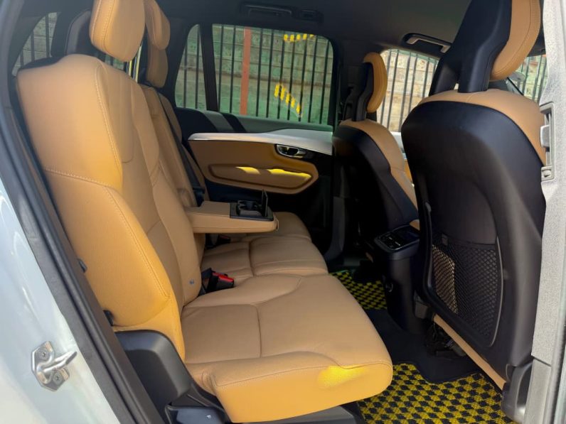 
								Volvo XC90 T5 full									
