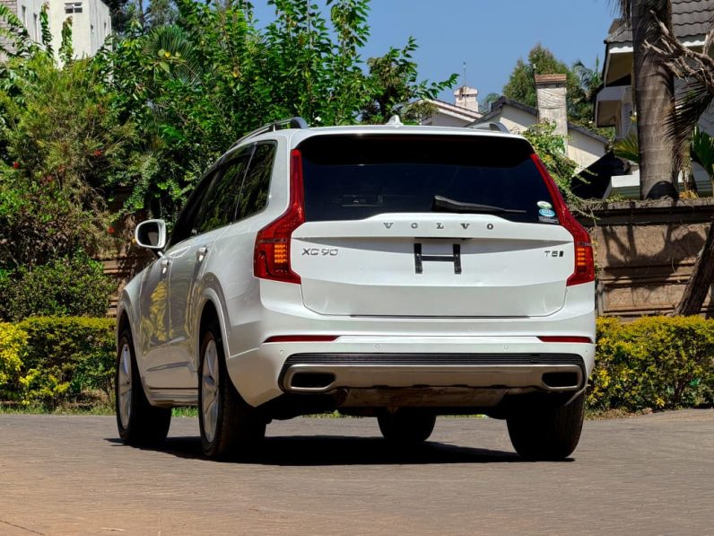 
								Volvo XC90 T5 full									
