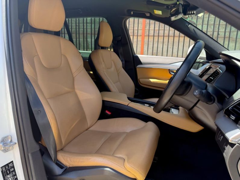 
								Volvo XC90 T5 full									