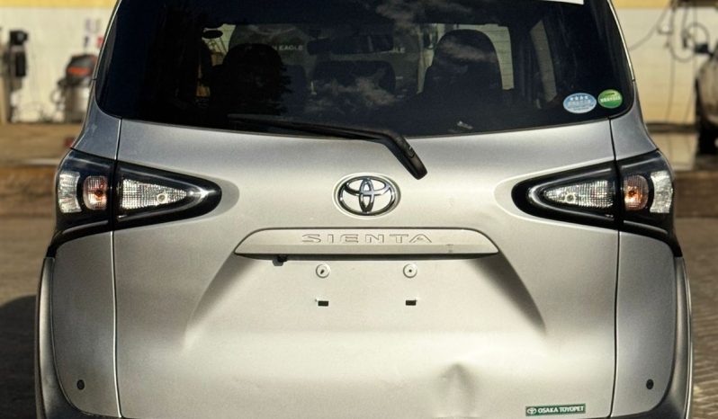 
								Toyota Sienta full									
