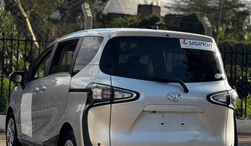 
								Toyota Sienta full									