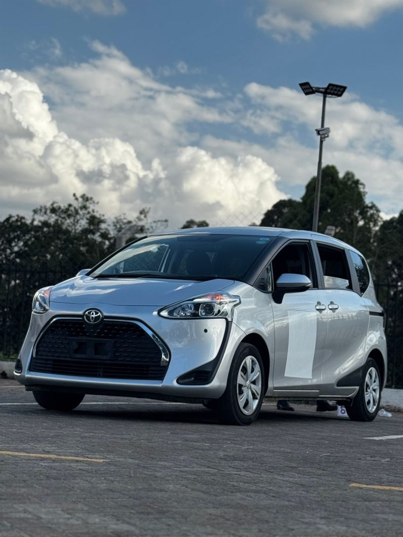 
								Toyota Sienta full									