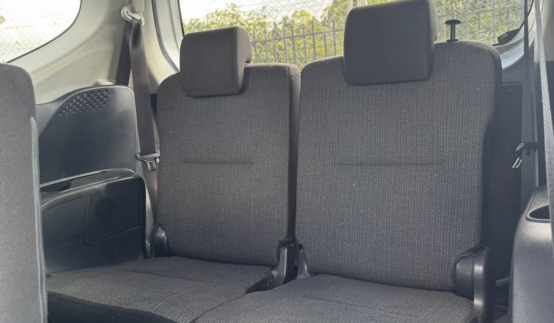 
								Toyota Sienta full									