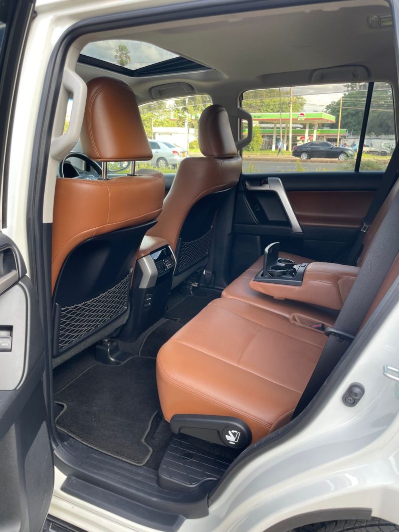 
								Toyota Landcruiser Prado TXL full									