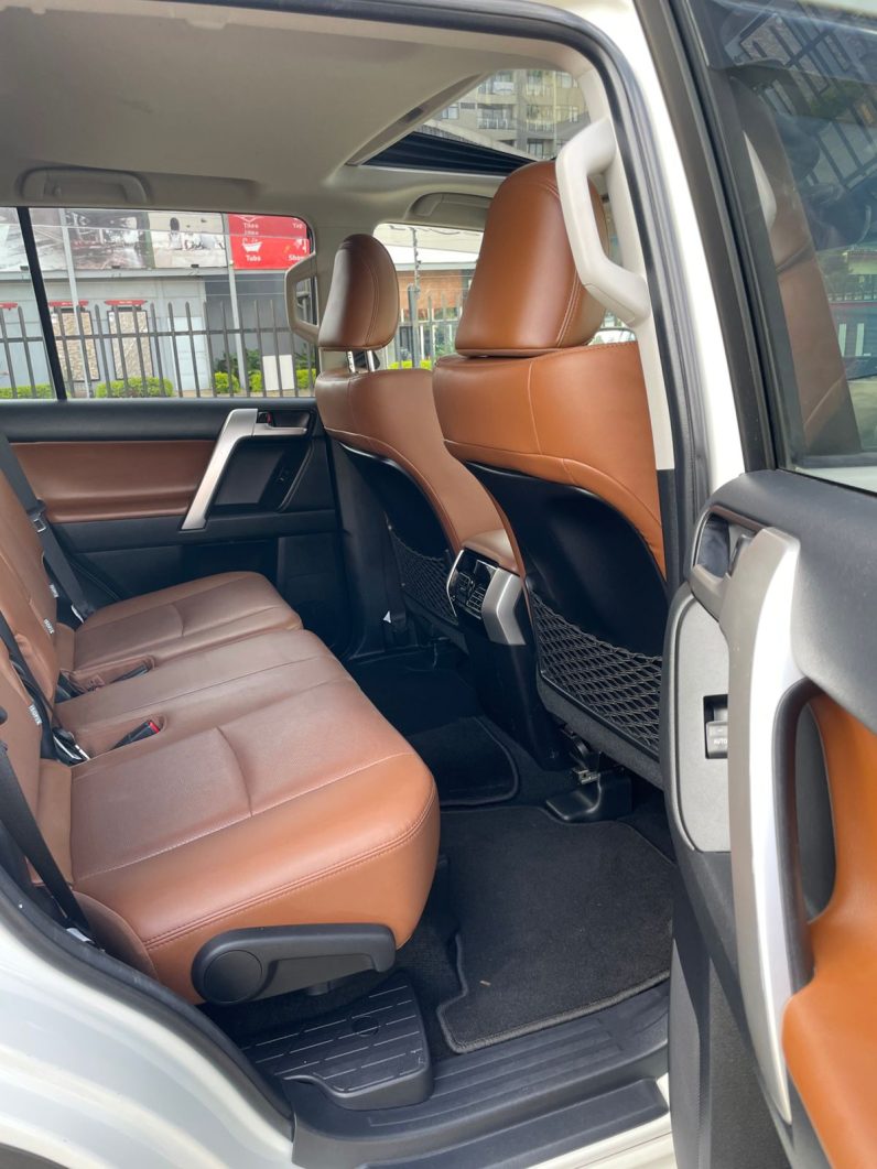 
								Toyota Landcruiser Prado TXL full									